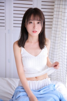 高中女子被强行扒衣服图片